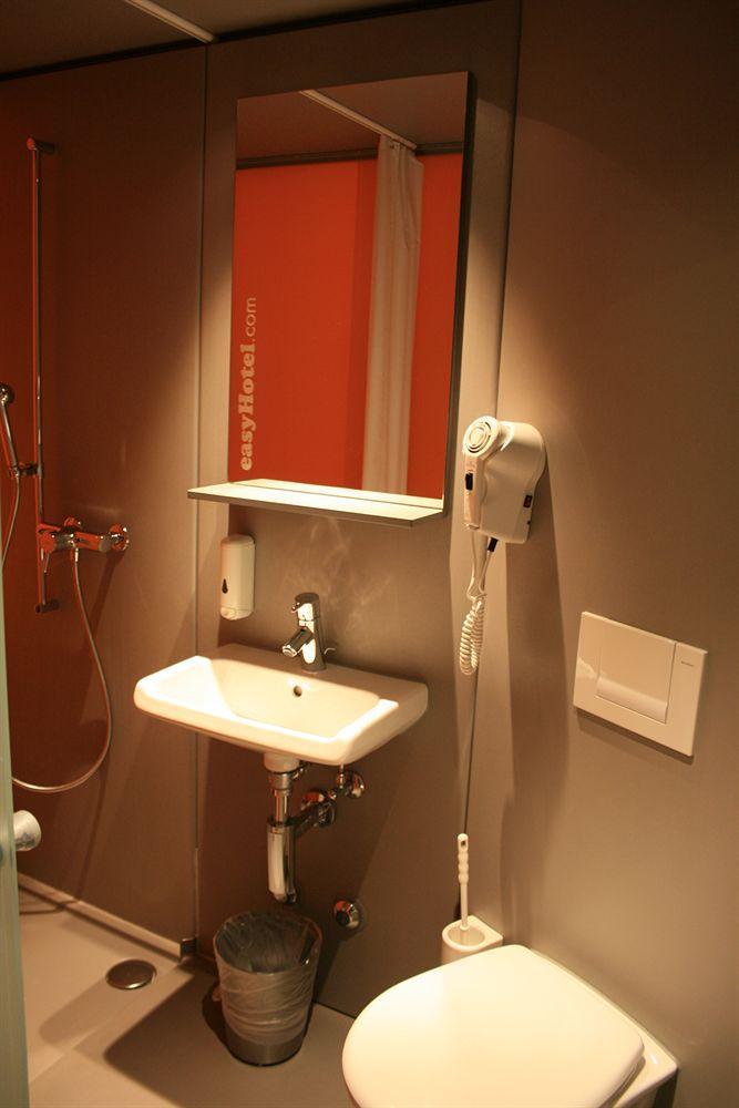 Easyhotel Zuerich City Centre Ngoại thất bức ảnh