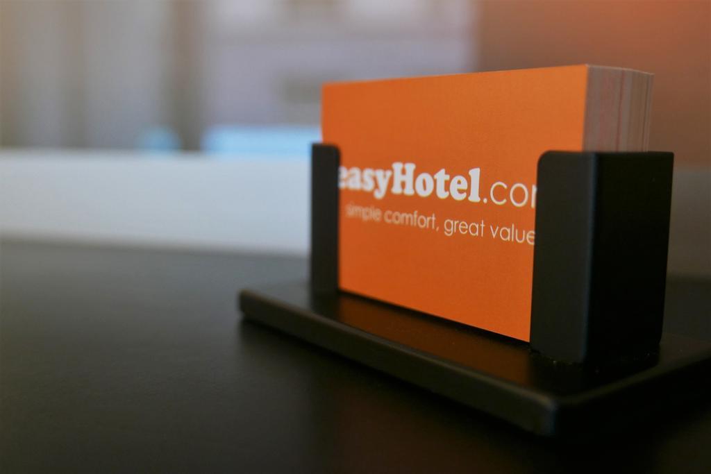 Easyhotel Zuerich City Centre Ngoại thất bức ảnh
