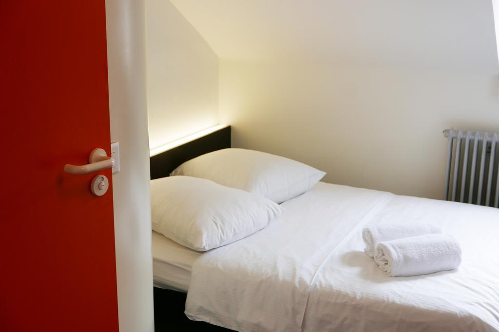 Easyhotel Zuerich City Centre Ngoại thất bức ảnh