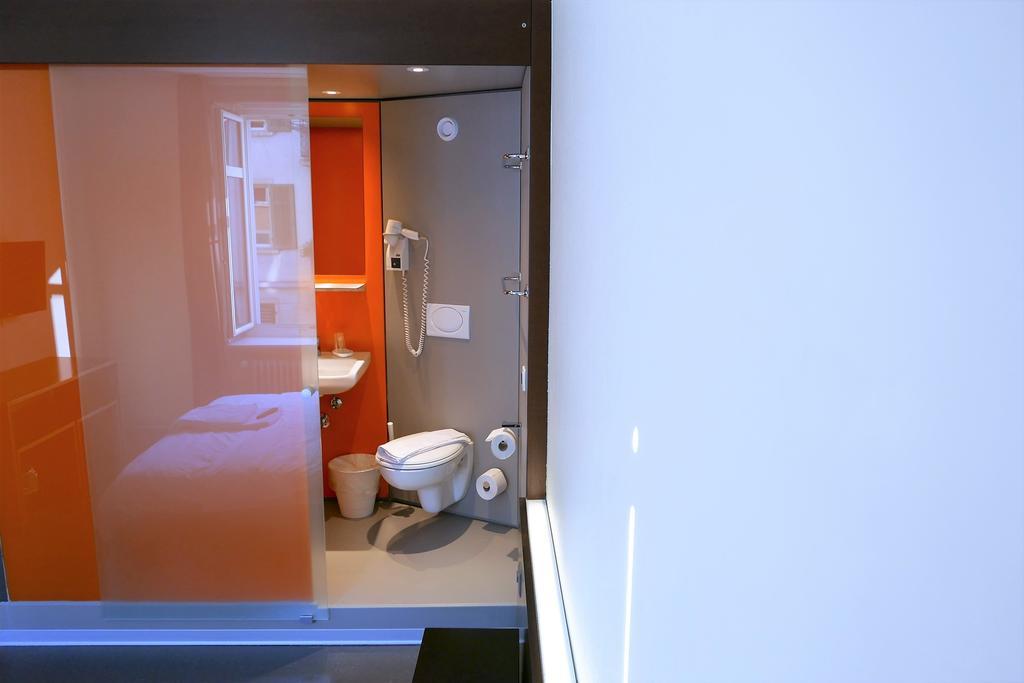 Easyhotel Zuerich City Centre Ngoại thất bức ảnh