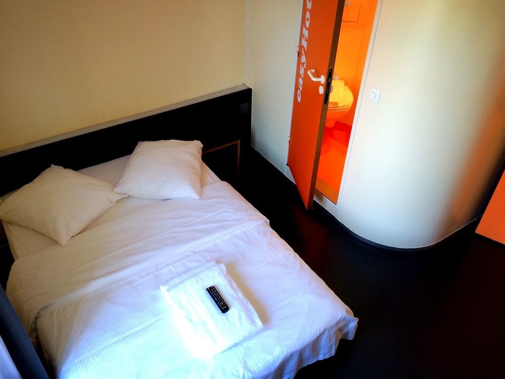 Easyhotel Zuerich City Centre Ngoại thất bức ảnh
