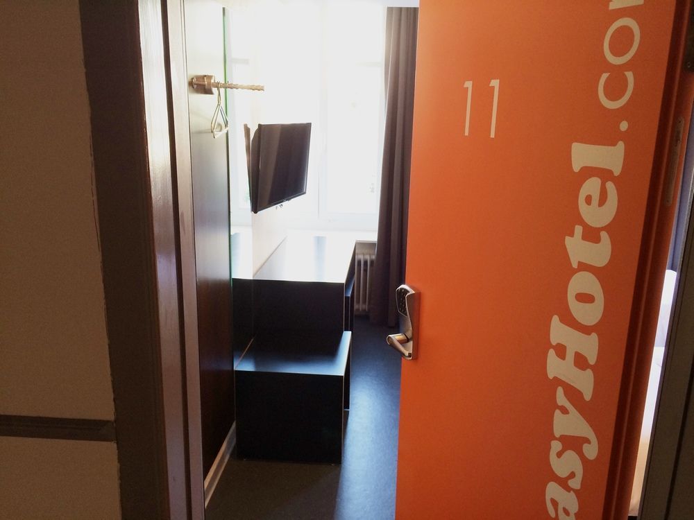 Easyhotel Zuerich City Centre Ngoại thất bức ảnh