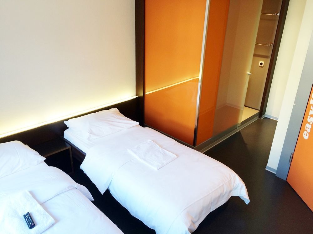 Easyhotel Zuerich City Centre Ngoại thất bức ảnh