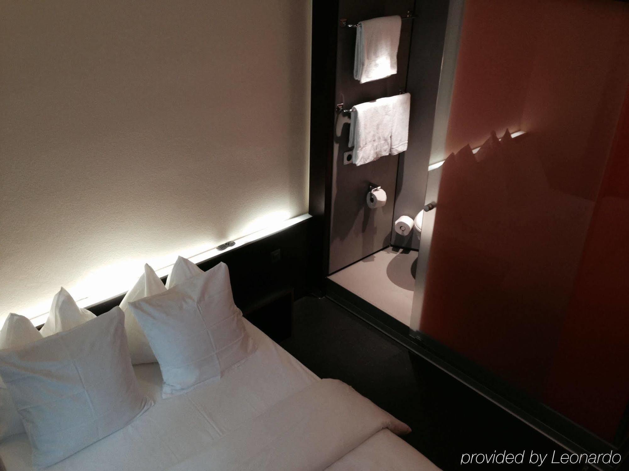 Easyhotel Zuerich City Centre Ngoại thất bức ảnh
