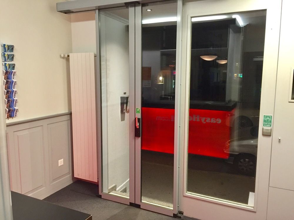 Easyhotel Zuerich City Centre Ngoại thất bức ảnh