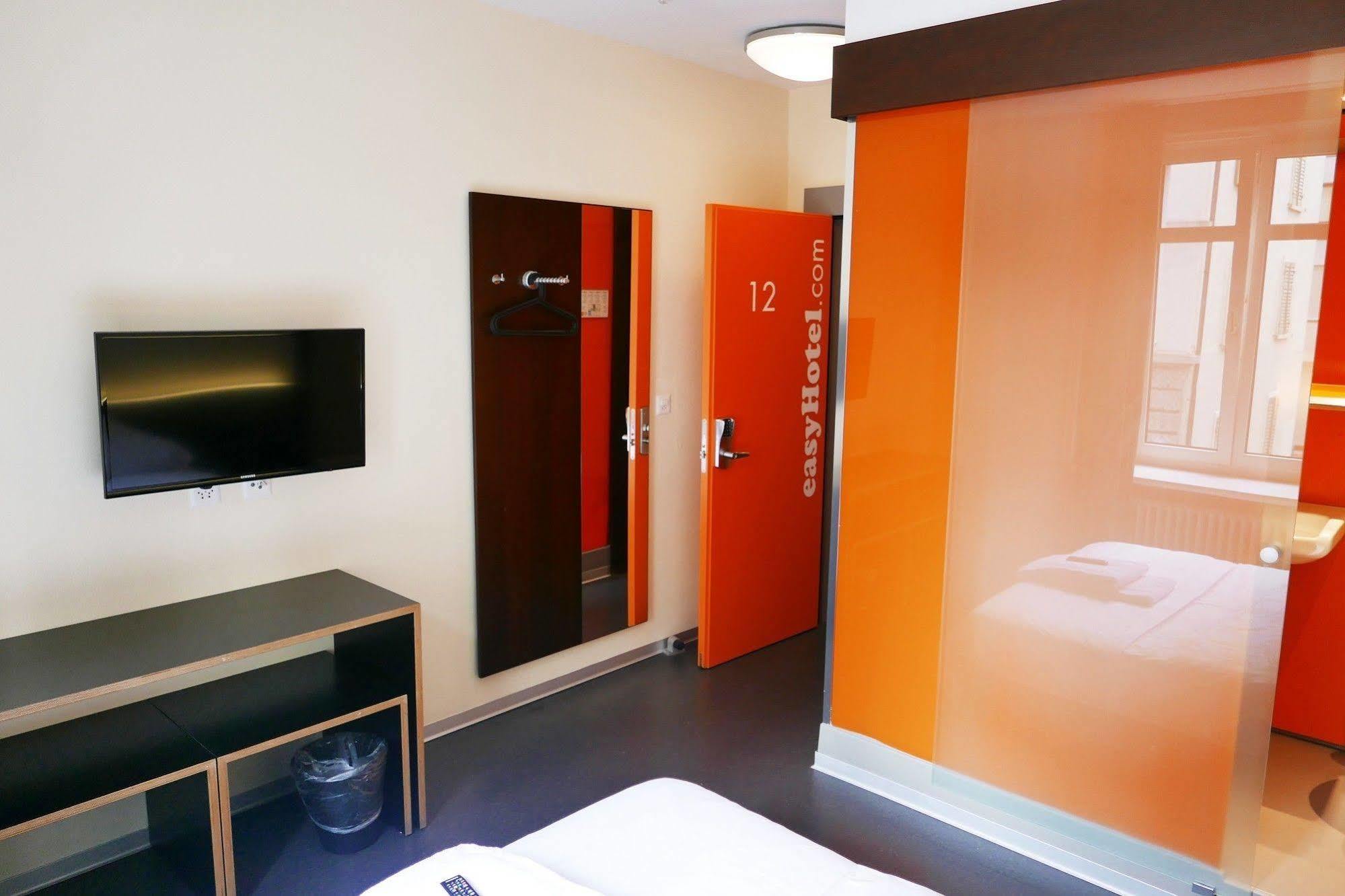 Easyhotel Zuerich City Centre Ngoại thất bức ảnh