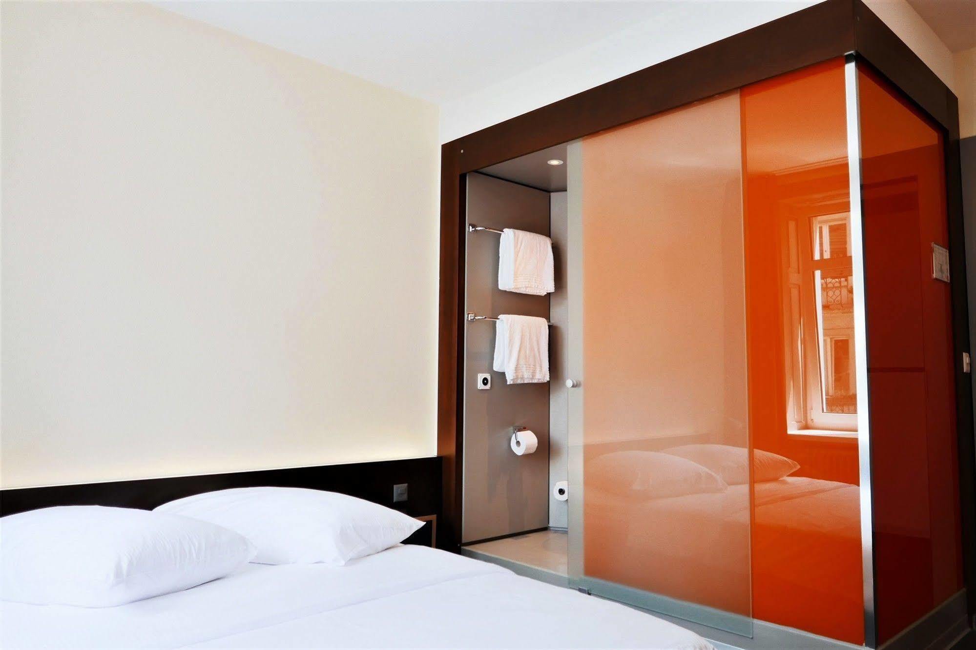 Easyhotel Zuerich City Centre Ngoại thất bức ảnh