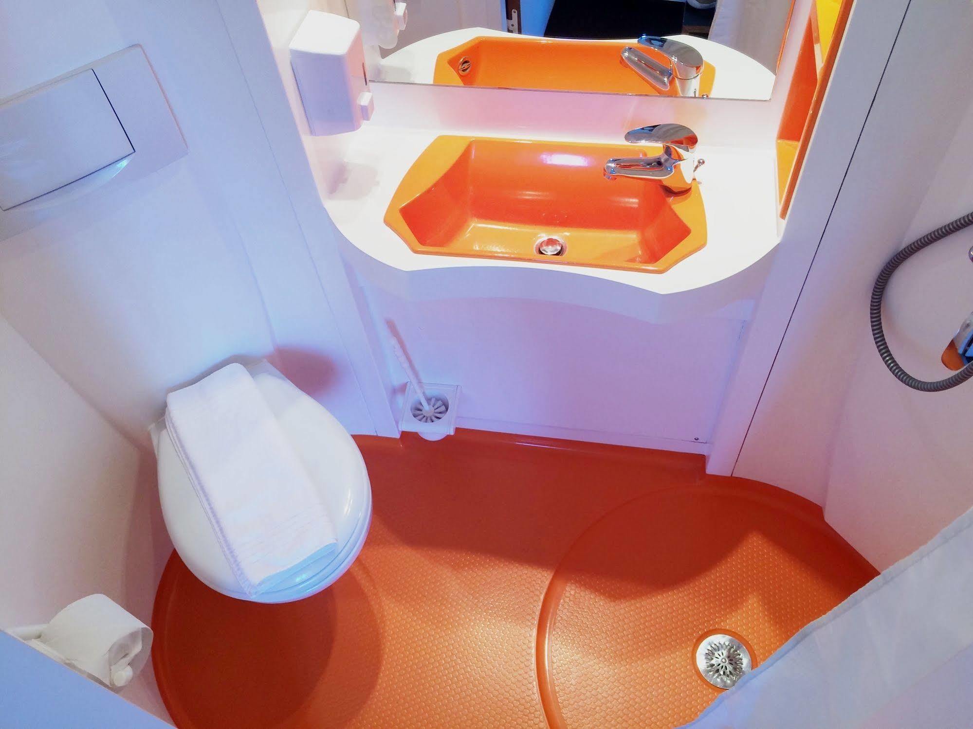 Easyhotel Zuerich City Centre Ngoại thất bức ảnh