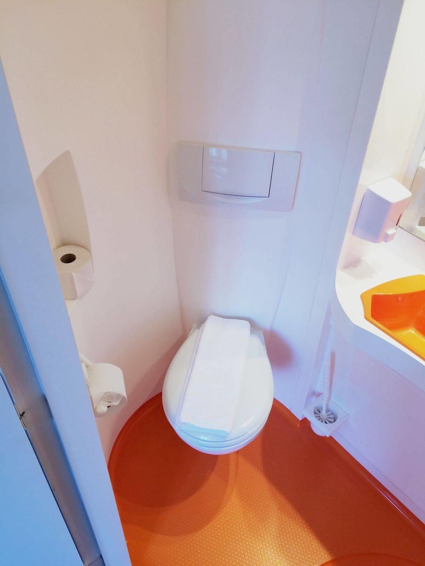 Easyhotel Zuerich City Centre Ngoại thất bức ảnh