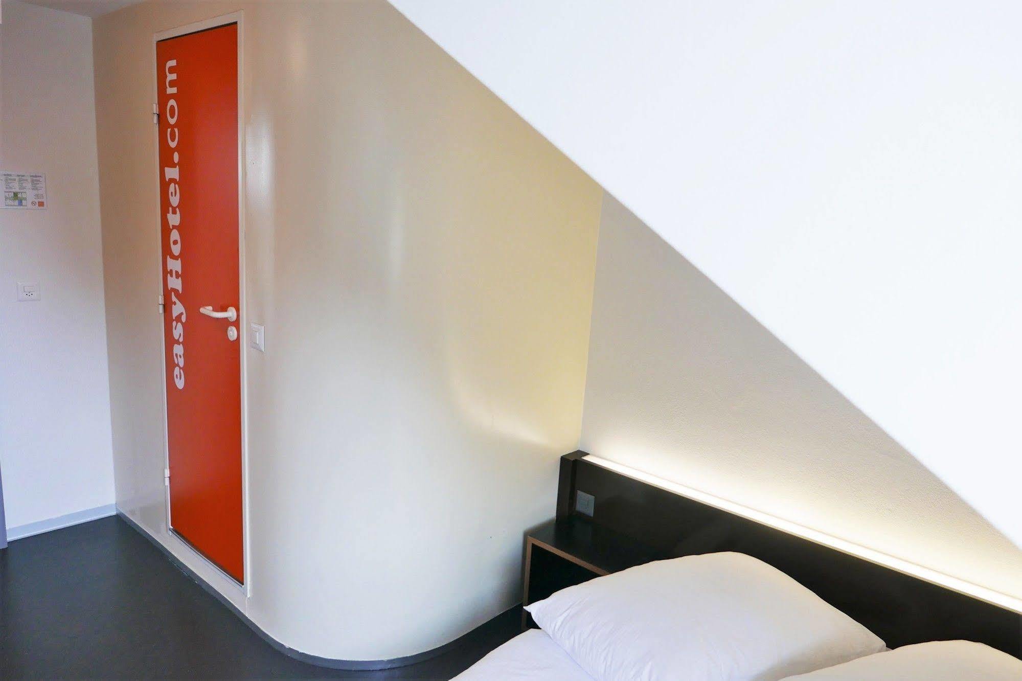 Easyhotel Zuerich City Centre Ngoại thất bức ảnh