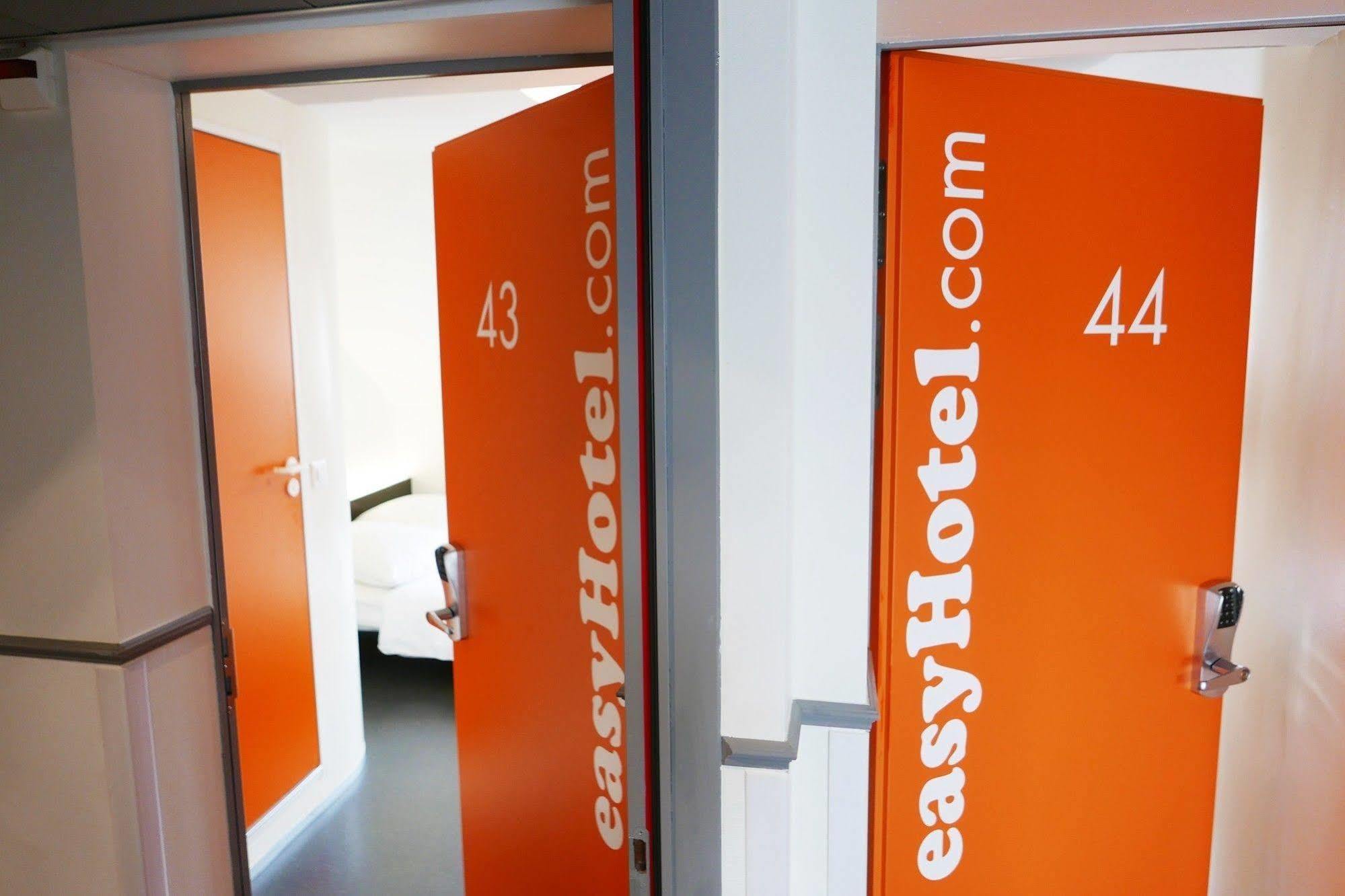 Easyhotel Zuerich City Centre Ngoại thất bức ảnh
