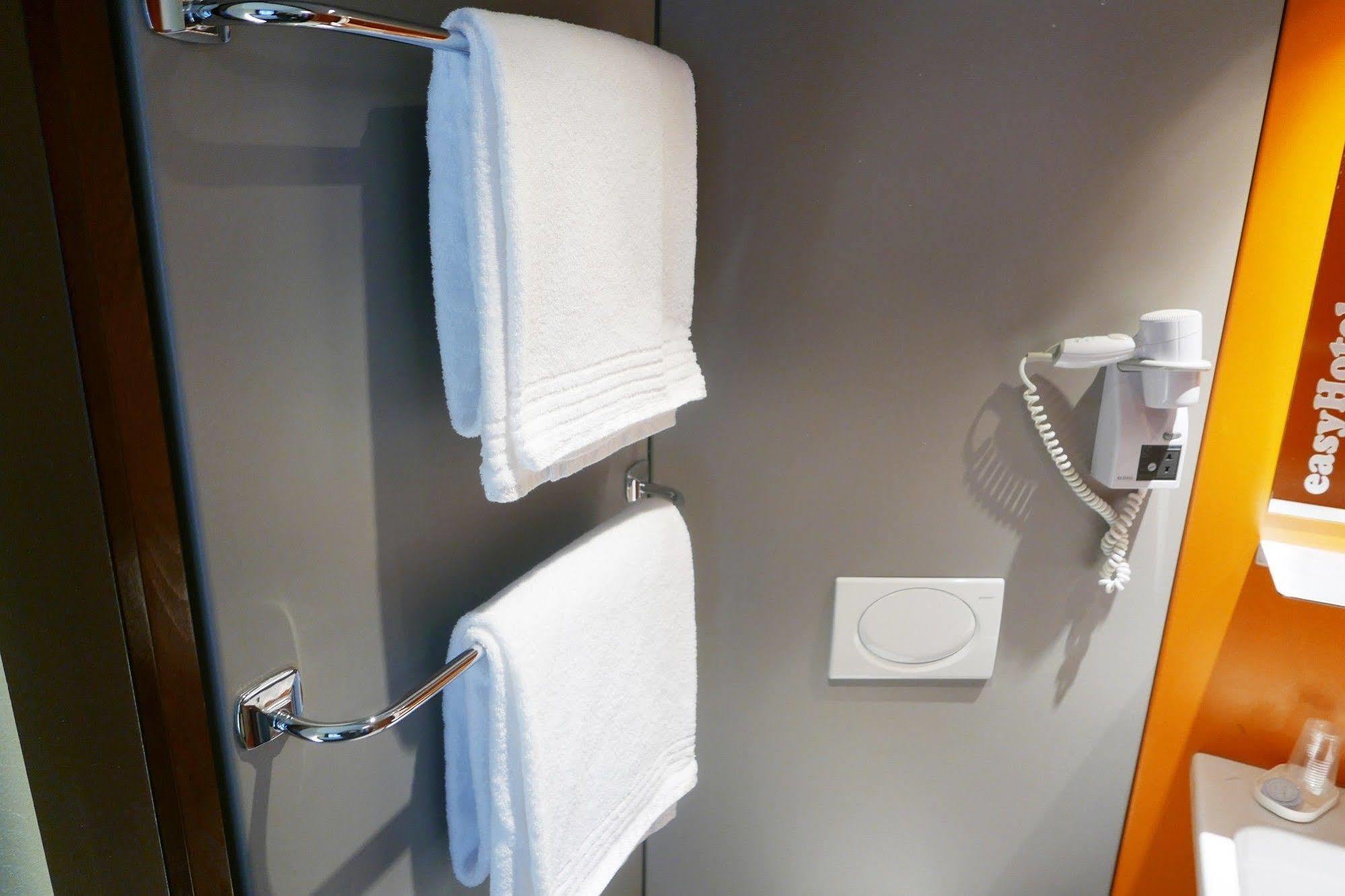 Easyhotel Zuerich City Centre Ngoại thất bức ảnh